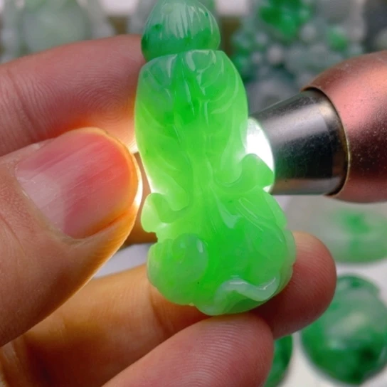 翡翠颈饰未镶嵌翡翠