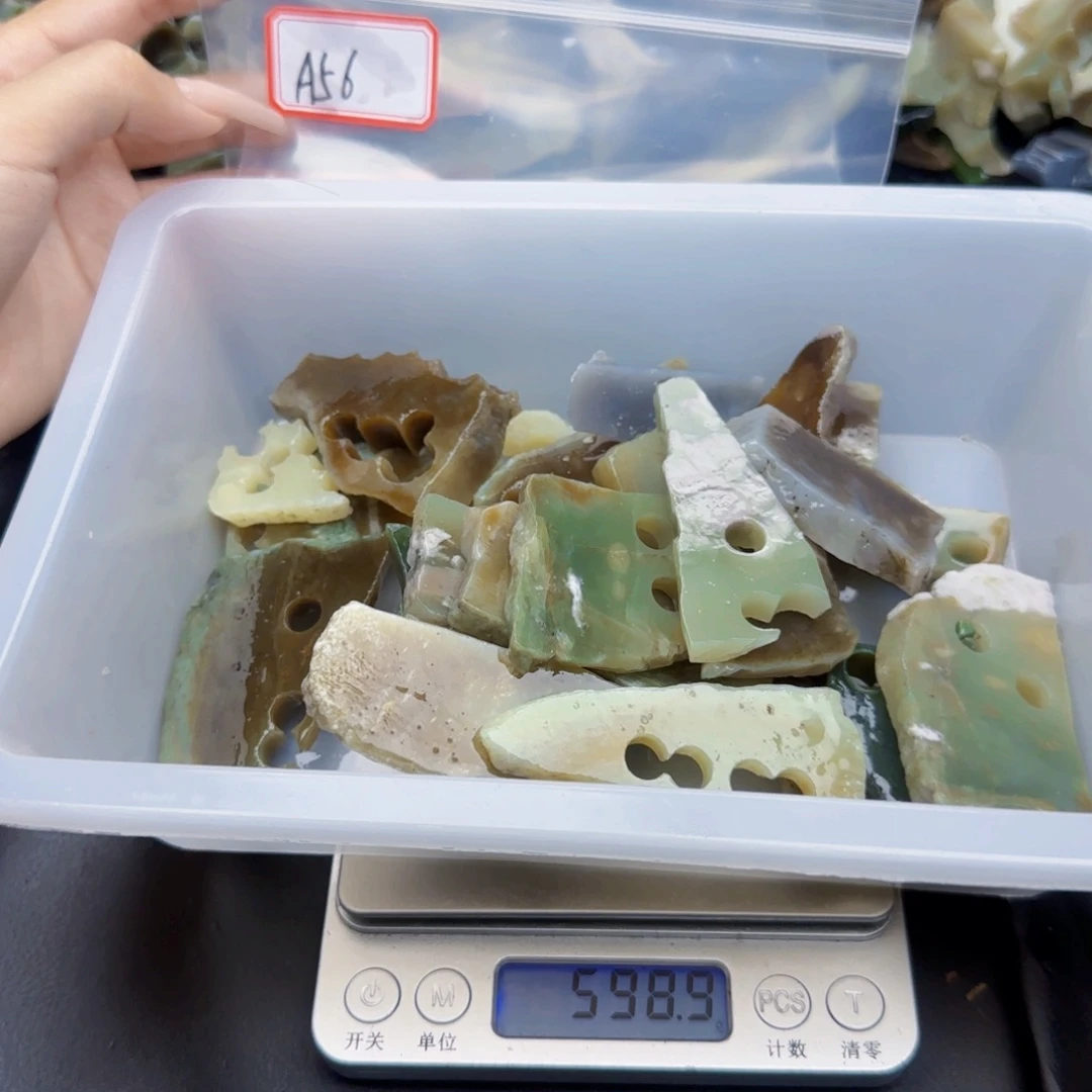 无***夏和田玉未镶嵌珠宝半成品