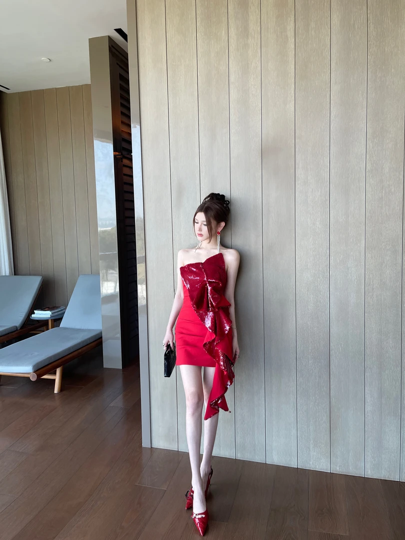 ChiclyNana  欧美风轻奢抹胸连衣裙性感露肩亮片飘带一字肩轻礼服