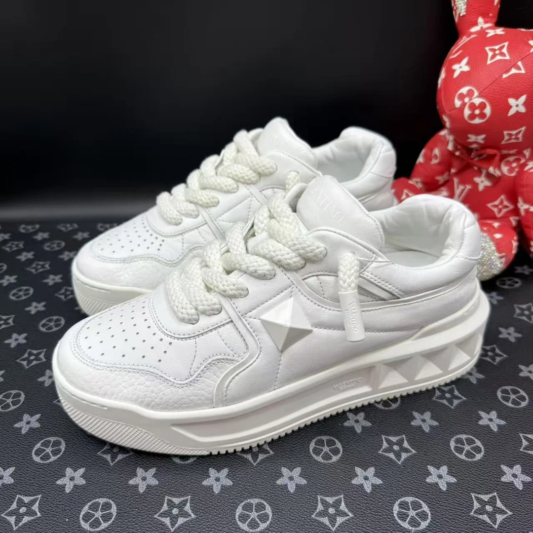 95新 Valentino/华伦天奴 白色休闲时尚舒适厚底板鞋39码ddm2985