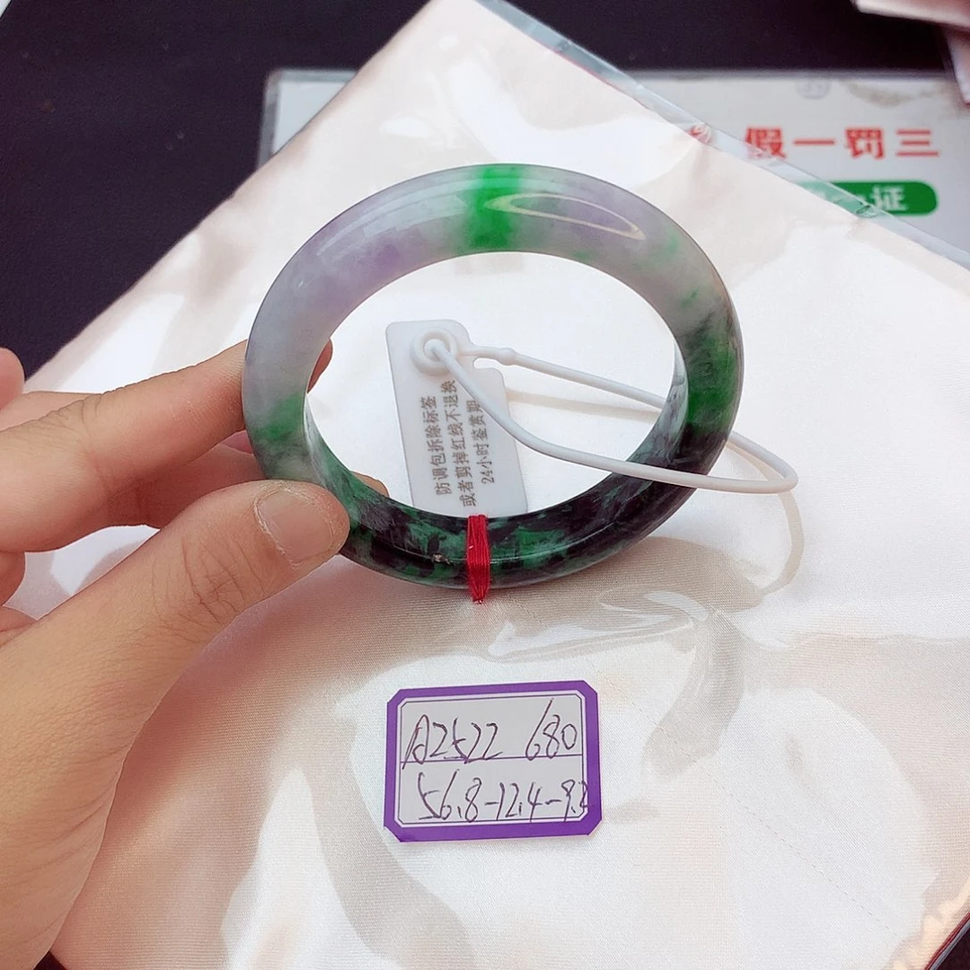 翡翠手镯未镶嵌翡翠