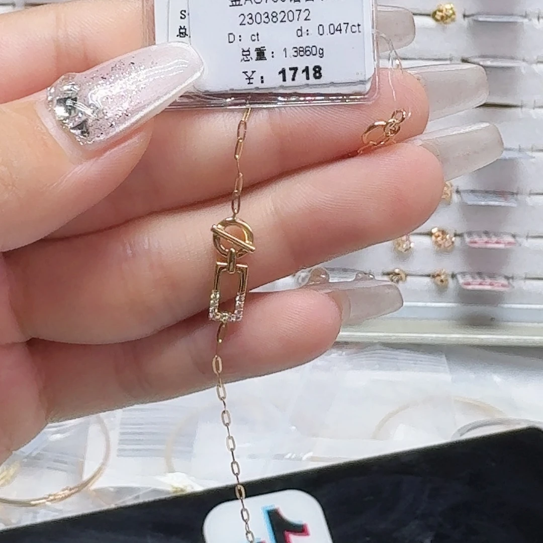 颈饰18K金镶嵌钻石钻石