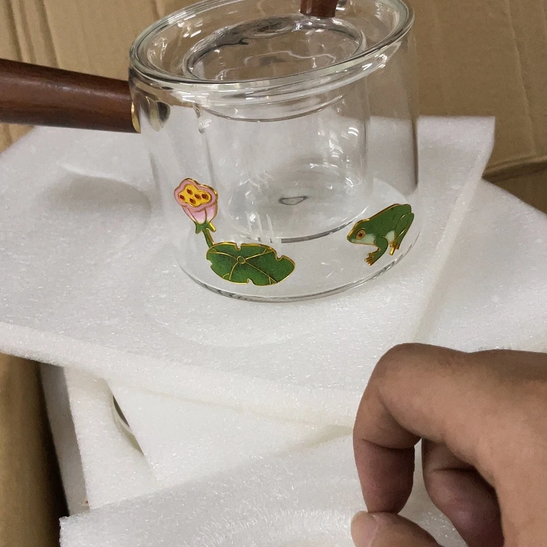 搪瓷杯子里还有很多东西