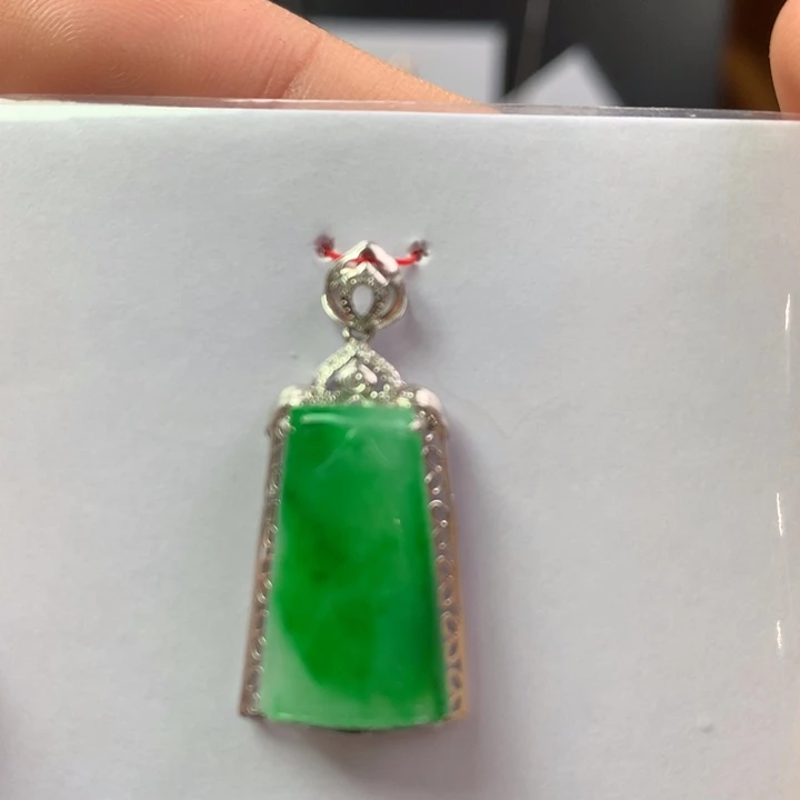 翡翠18K金镶嵌颈饰翡翠吊坠