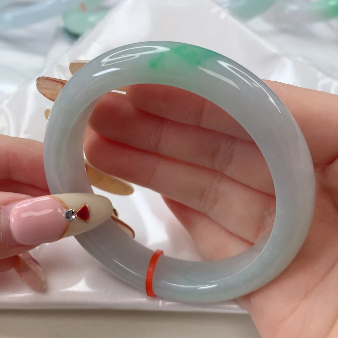 翡翠手镯未镶嵌56白底青正圈