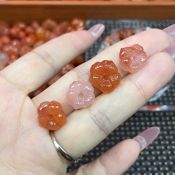南红玛瑙未镶嵌颈饰有钱花