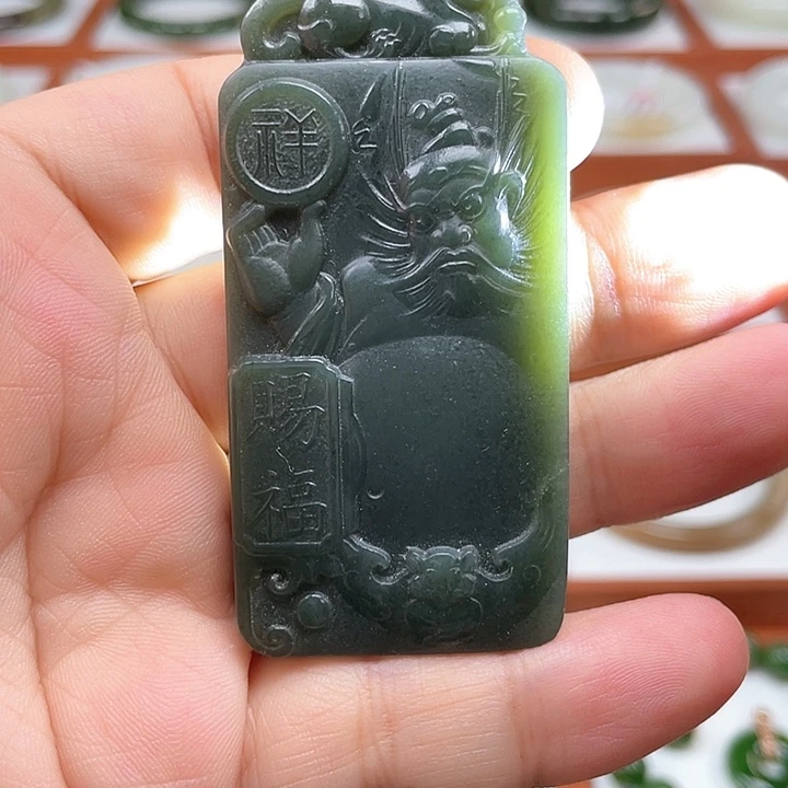 颈饰未镶嵌和田玉沙枣青