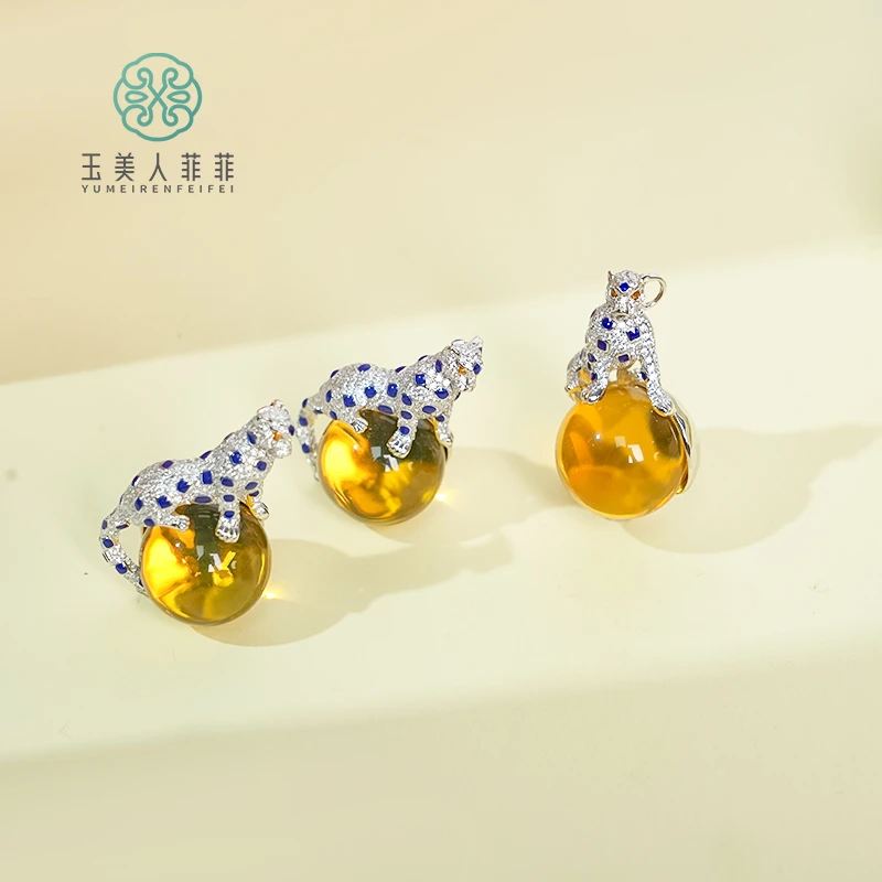 石惑珠宝~蓝珀豹子吊坠~多样性发一