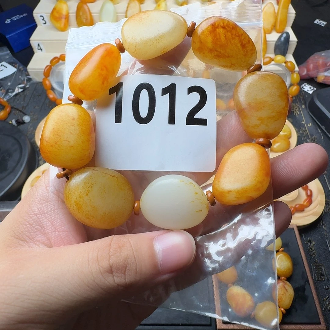 那***人手串未镶嵌和田玉