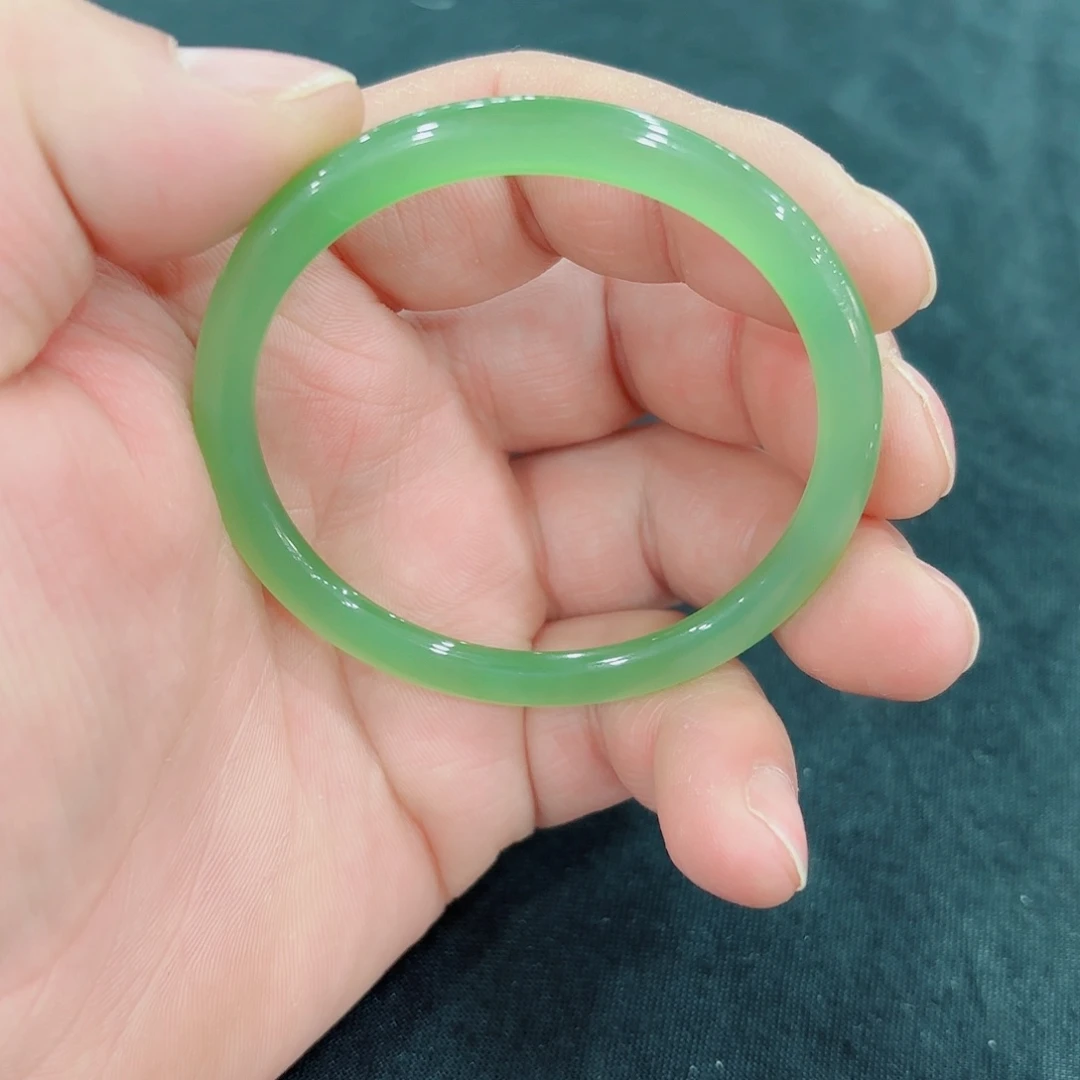 南***山和田玉未镶嵌手镯