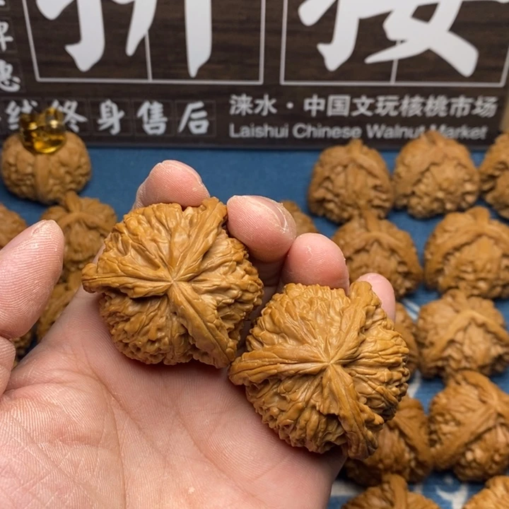 李***.文玩核桃文玩核桃