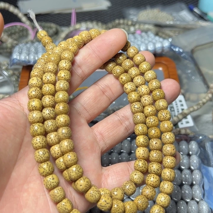 星月菩提手串鸡油黄9×8左右108颗