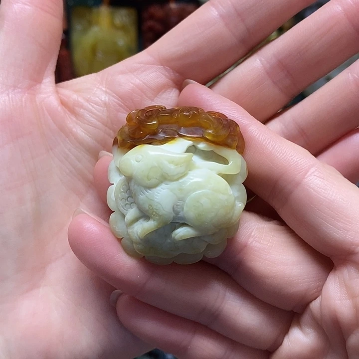 岫玉未镶嵌吊坠(赠链)