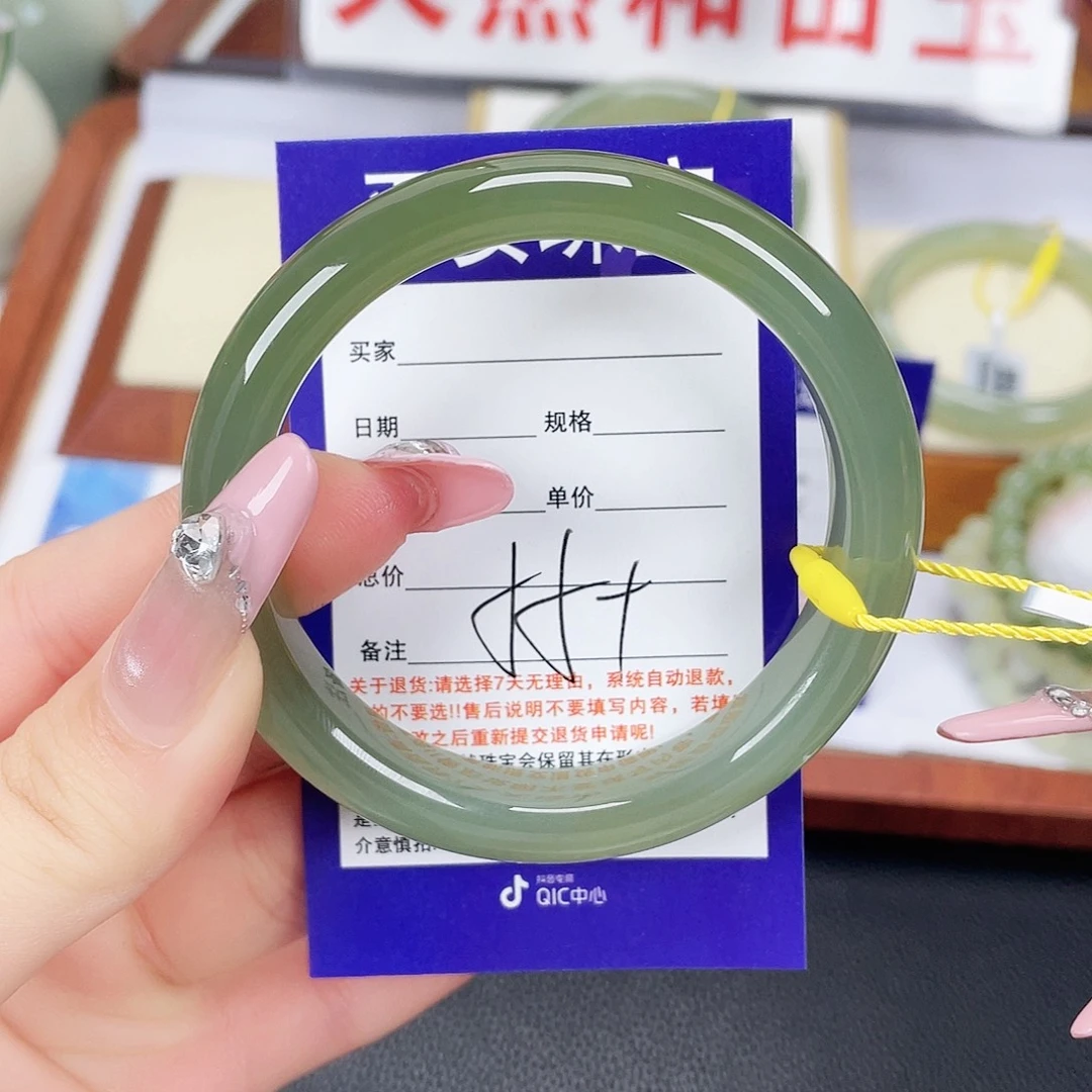 和田玉未镶嵌手镯