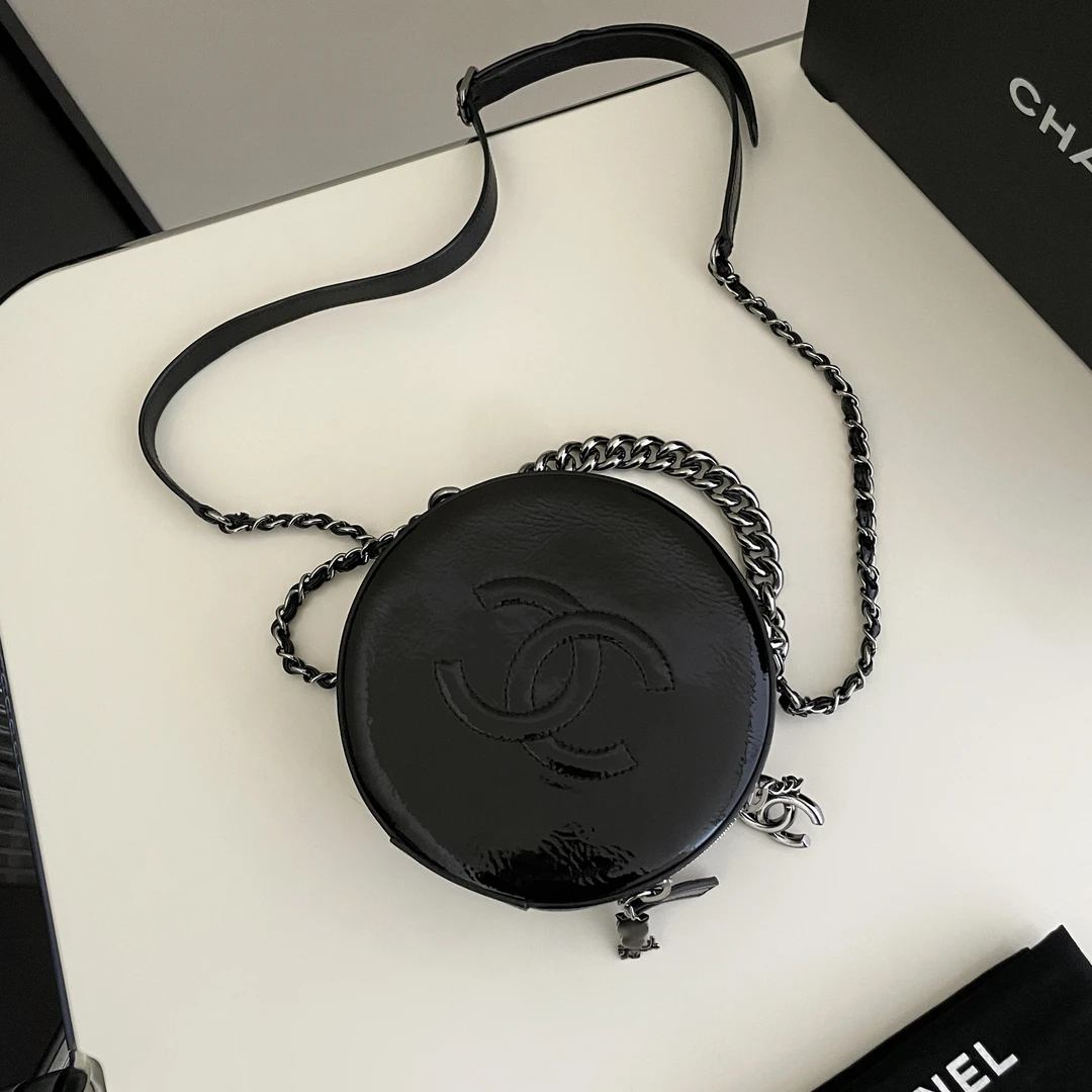 99新 Chanel/香奈儿 黑银漆皮猫头鹰挂坠圆饼包 6116