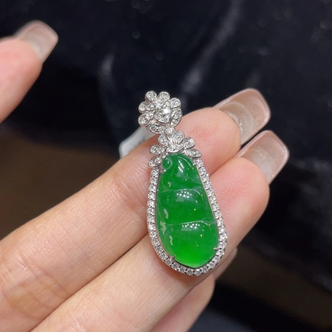 翡翠颈饰18K金镶嵌天然缅甸翡翠