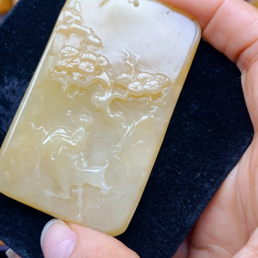 未镶嵌石英质玉（黄龙玉）颈饰