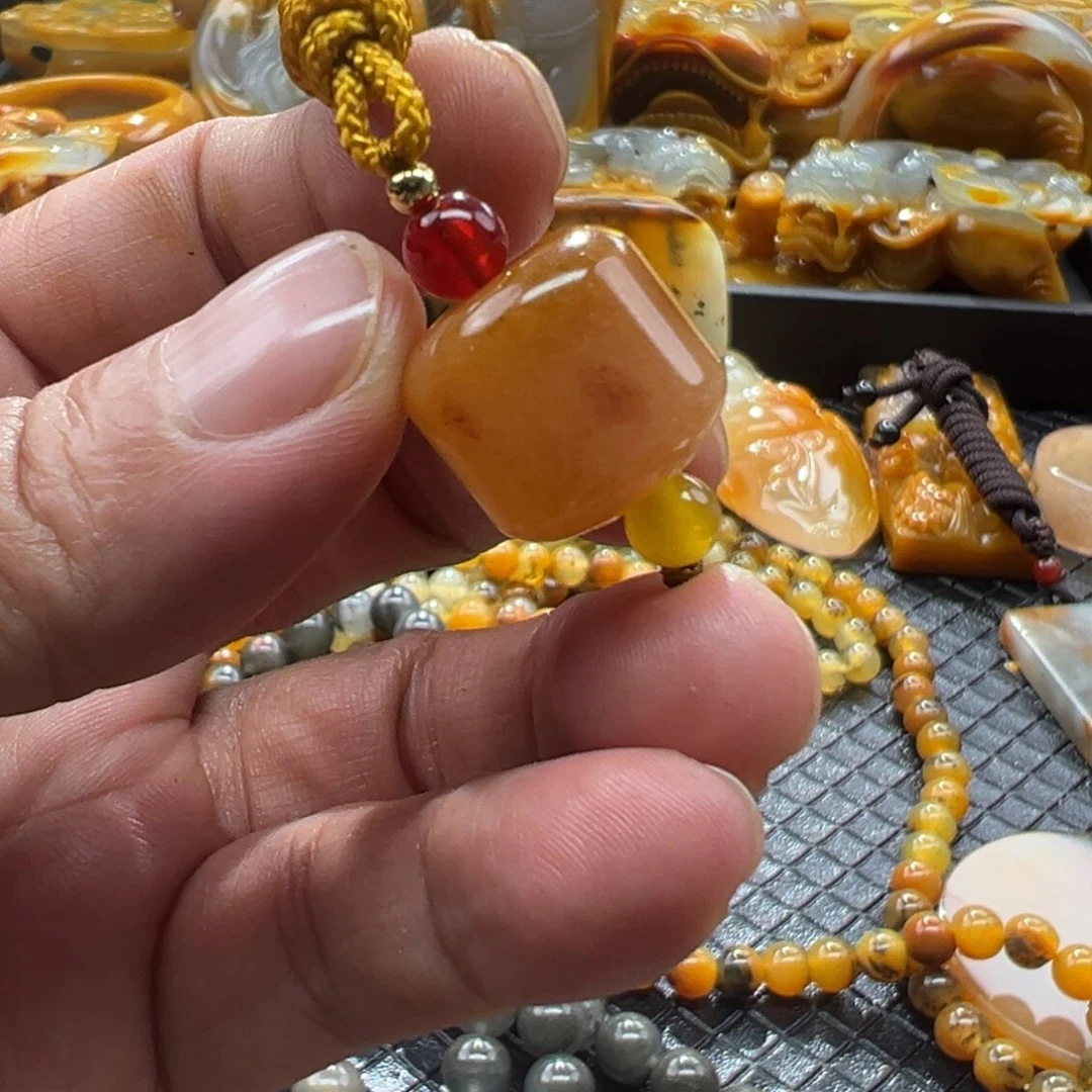 石英质玉未镶嵌颈饰