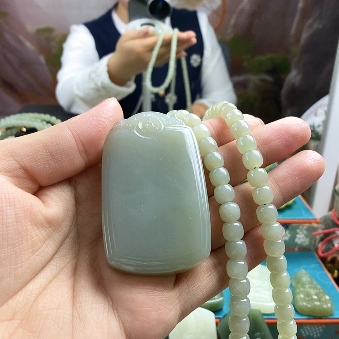 初***象和田玉未镶嵌颈饰