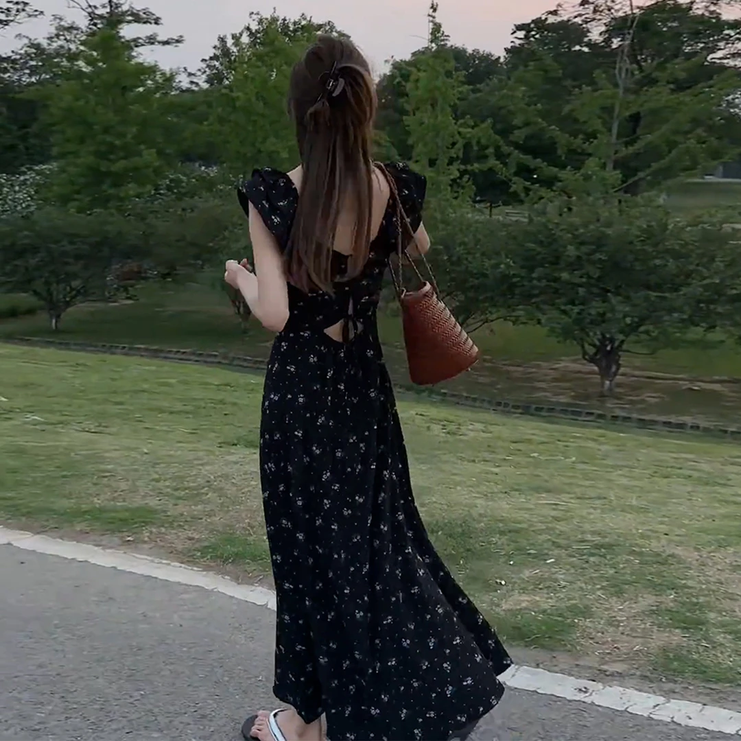 2025新款法式小飞袖黑色碎花连衣裙子女夏季收腰显瘦气质绝美长裙