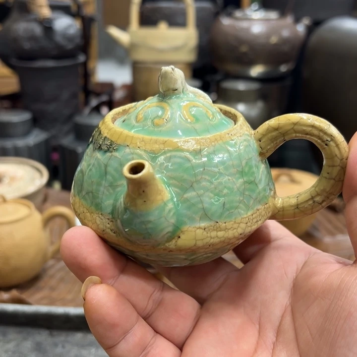茶杯里的小猫咪也是