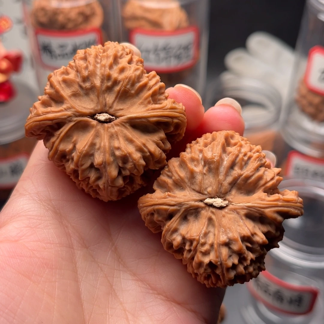 张***曦文玩核桃把件47精品毕业南疆石