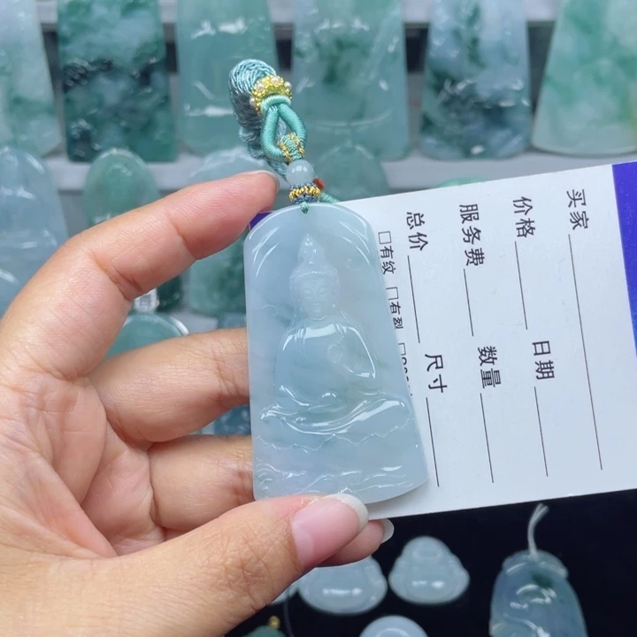 颈饰未镶嵌翡翠素衣观音