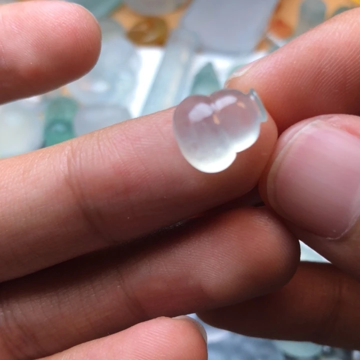 定制翡翠未镶嵌挂件