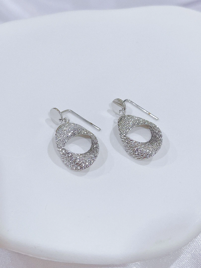 尚晶品珠宝铂金莫比乌斯环永恒多层线圈几何环形七字钩耳饰PT950