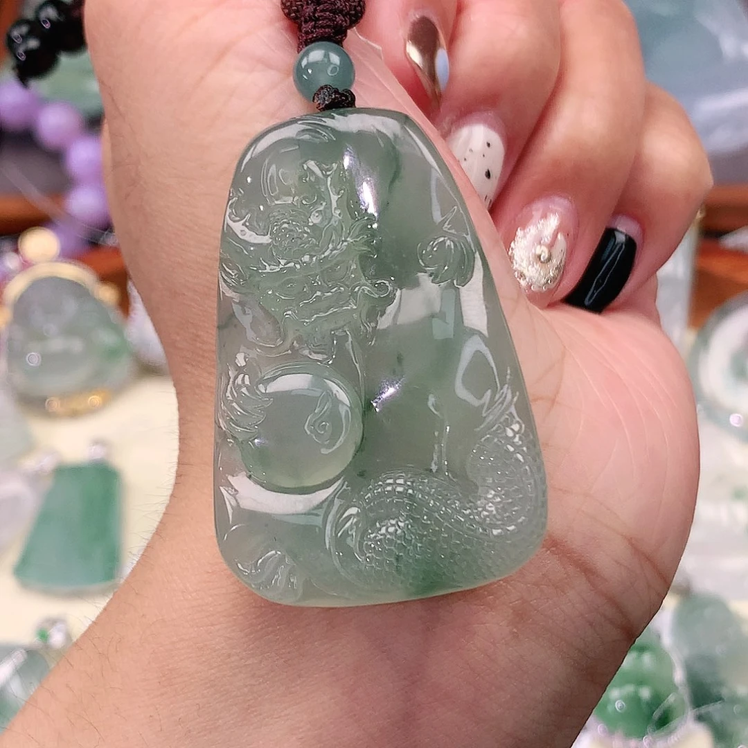 翡翠未镶嵌颈饰龙牌