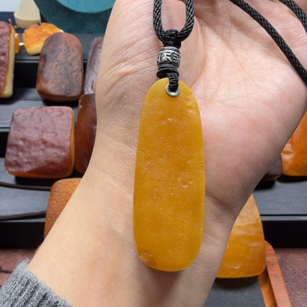 琥珀吊坠(赠链)未镶嵌