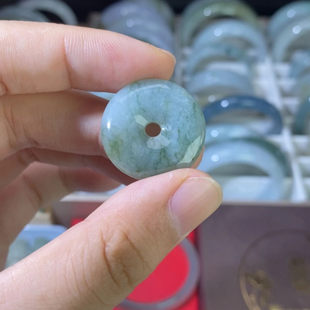 颈饰未镶嵌翡翠好