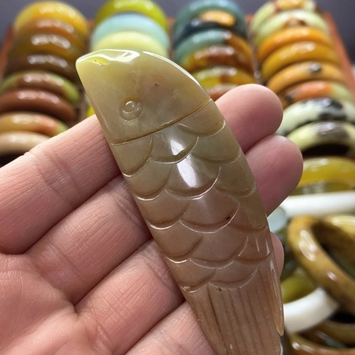 蛇纹石玉手镯未镶嵌