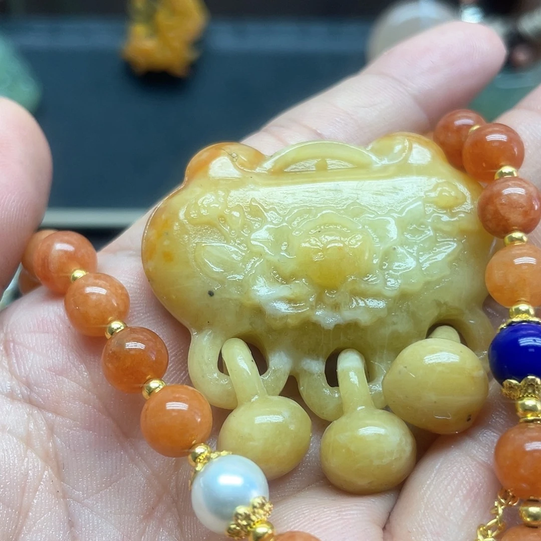 蛇纹石玉未镶嵌颈饰