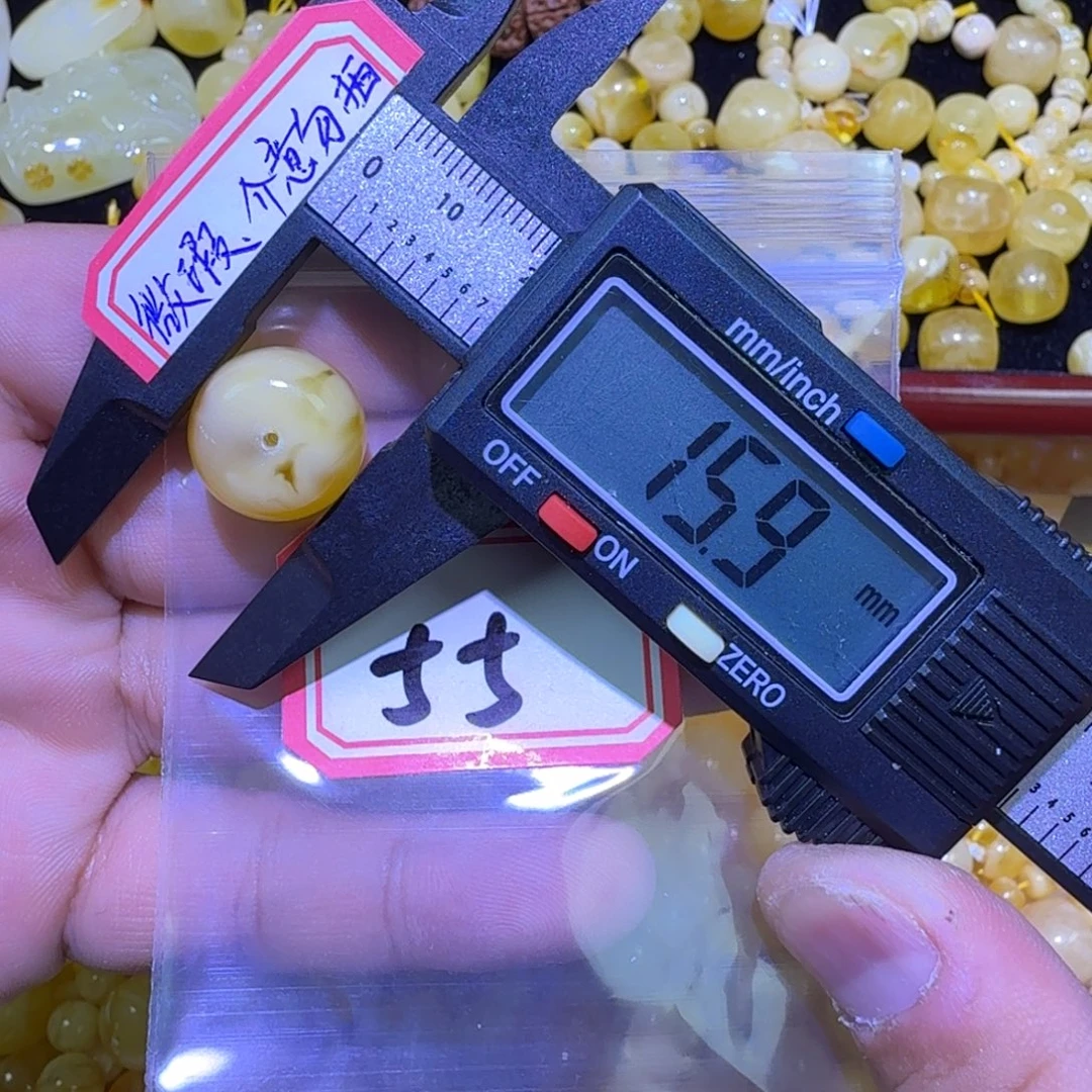 蜜蜡未镶嵌珠宝奇石