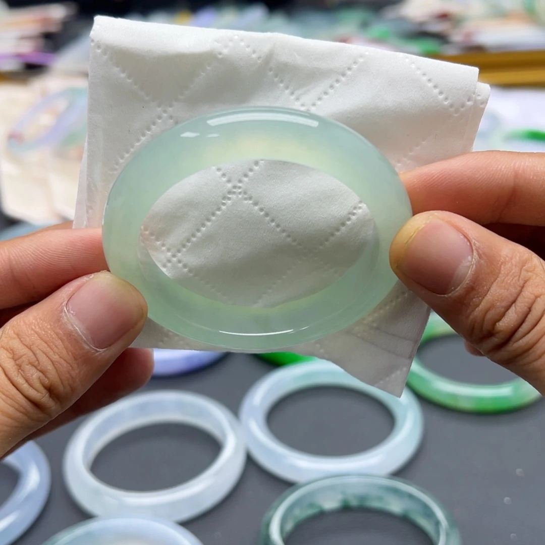 翡翠手镯未镶嵌葡萄肉