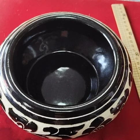 瓷片瓷片，各种摆件，均有瑕疵。沙锅！