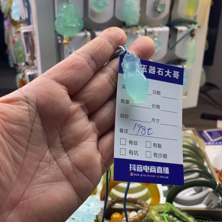 椰****蛇纹石玉未镶嵌颈饰