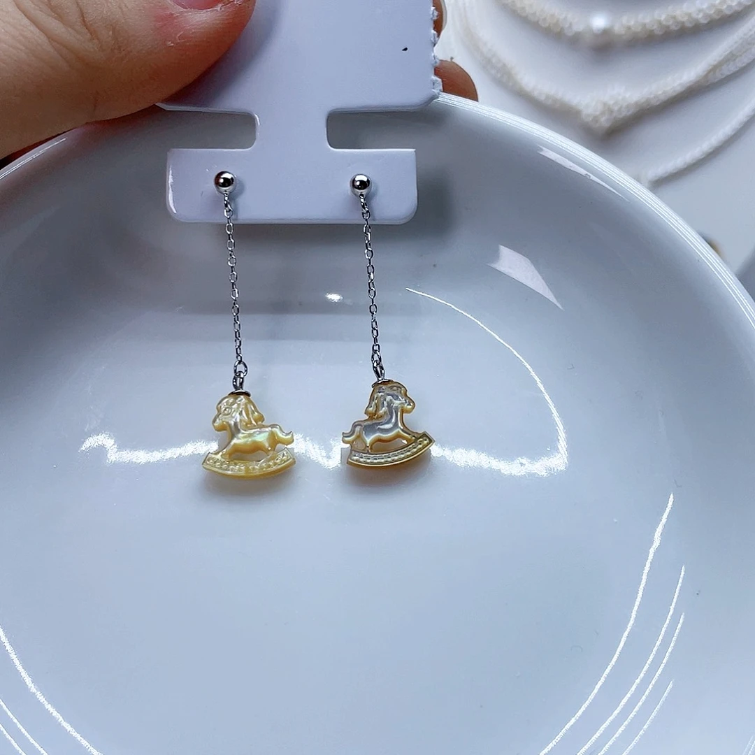 银S925镶嵌耳饰淡水珍珠