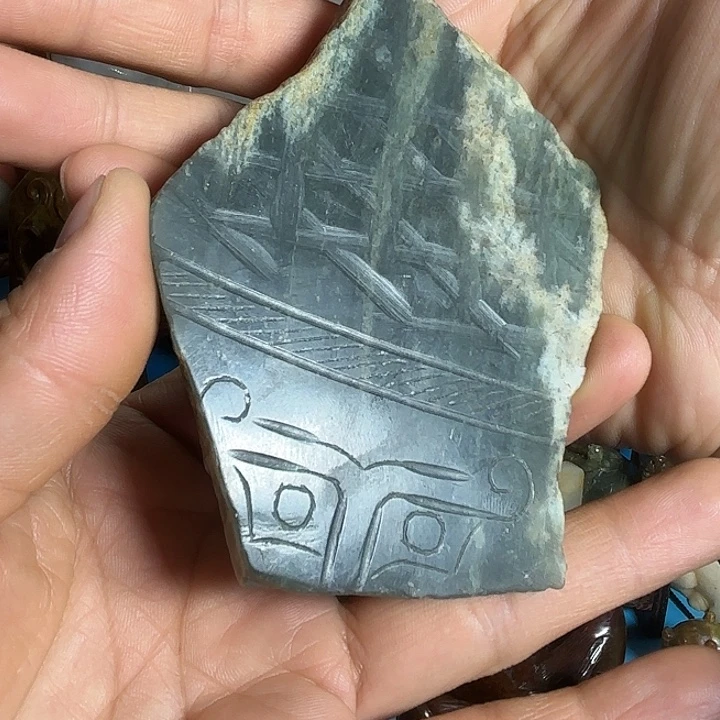 和田玉未镶嵌把件