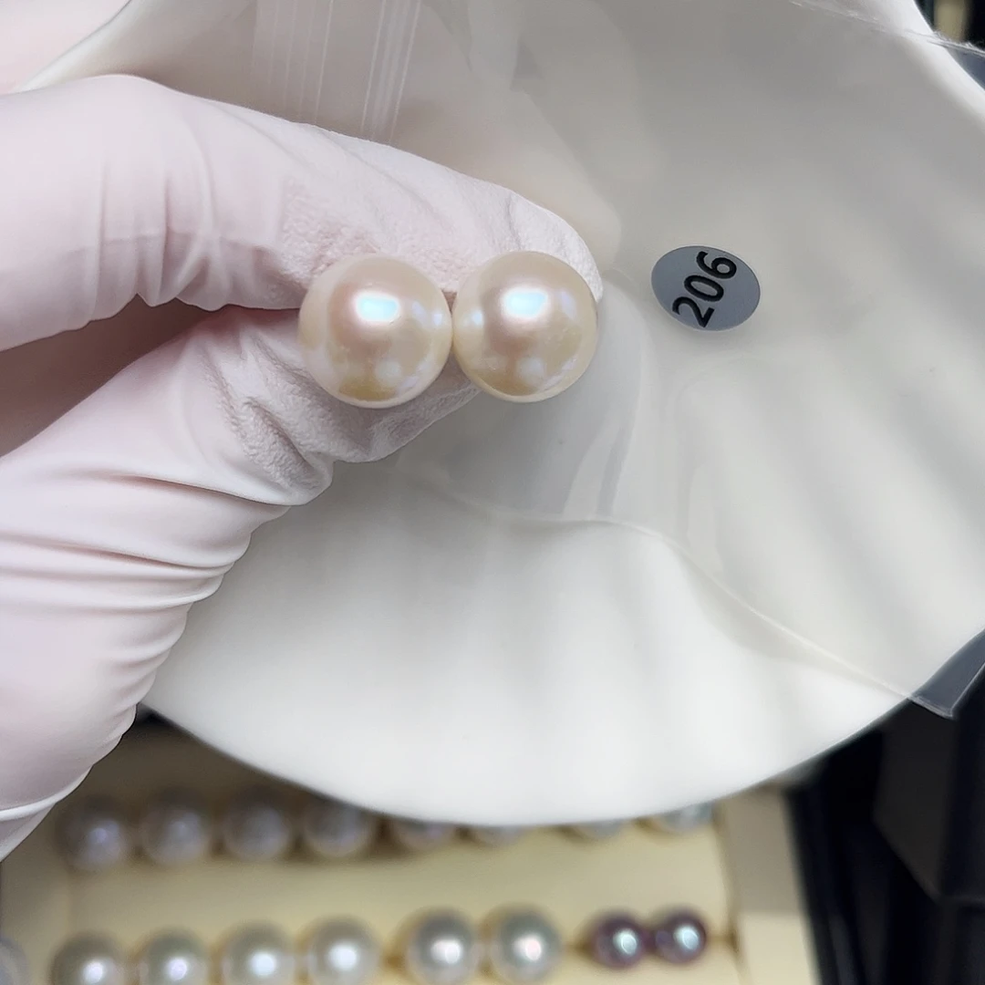 六***月银S925镶嵌淡水珍珠耳饰