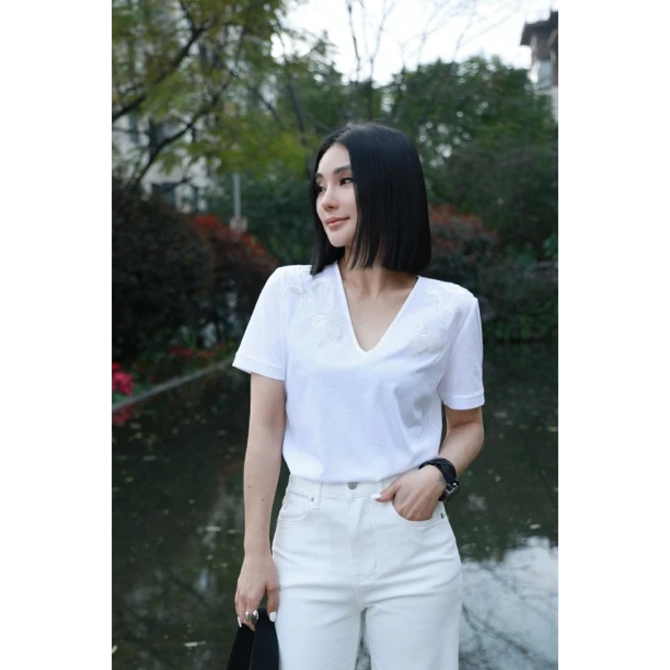 【妙妙精选】HUANGNAJI 设计感V领时尚百搭短袖上衣7008