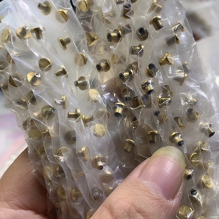 皮革驴家平面0.5有字对打钉10套