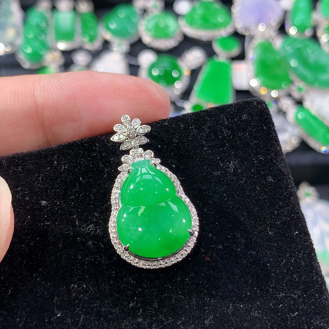 翡翠18K金镶嵌颈饰