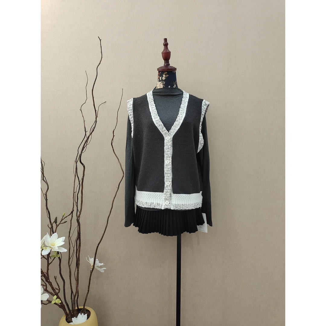 米雪严选一新款小香韩版V领叠穿针织马甲背心+高领打底衫两件套装