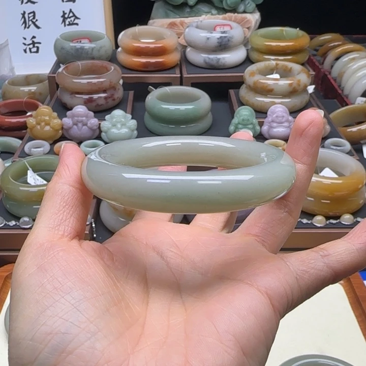 石英岩玉未镶嵌手镯