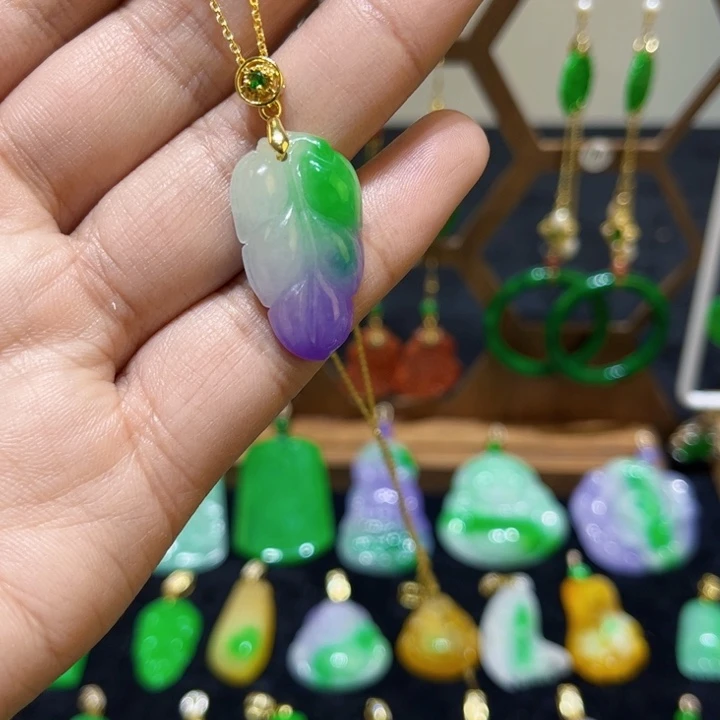 翡翠颈饰未镶嵌吊坠