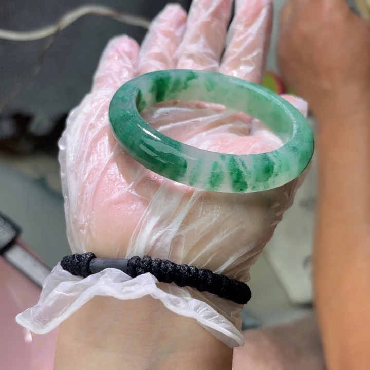 石英质玉手镯未镶嵌大**岁定制