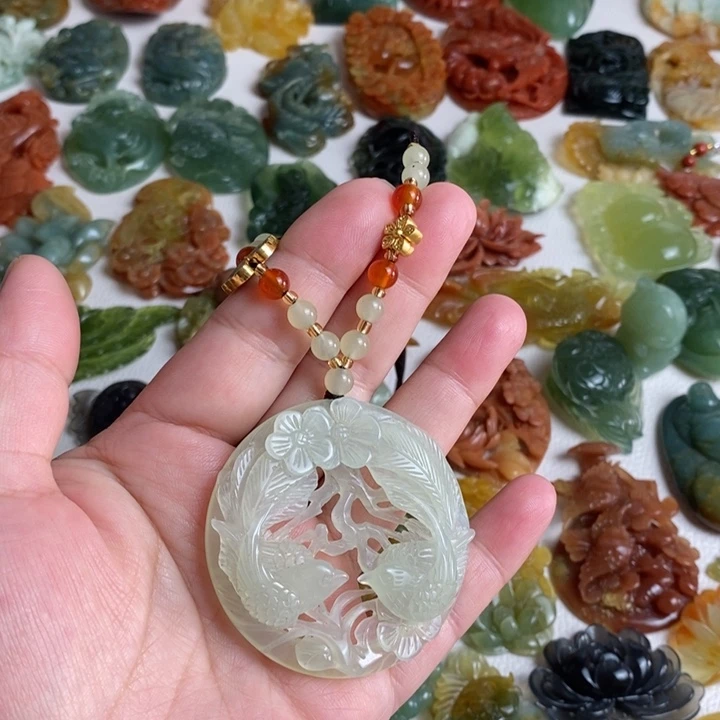 蛇纹石玉颈饰未镶嵌