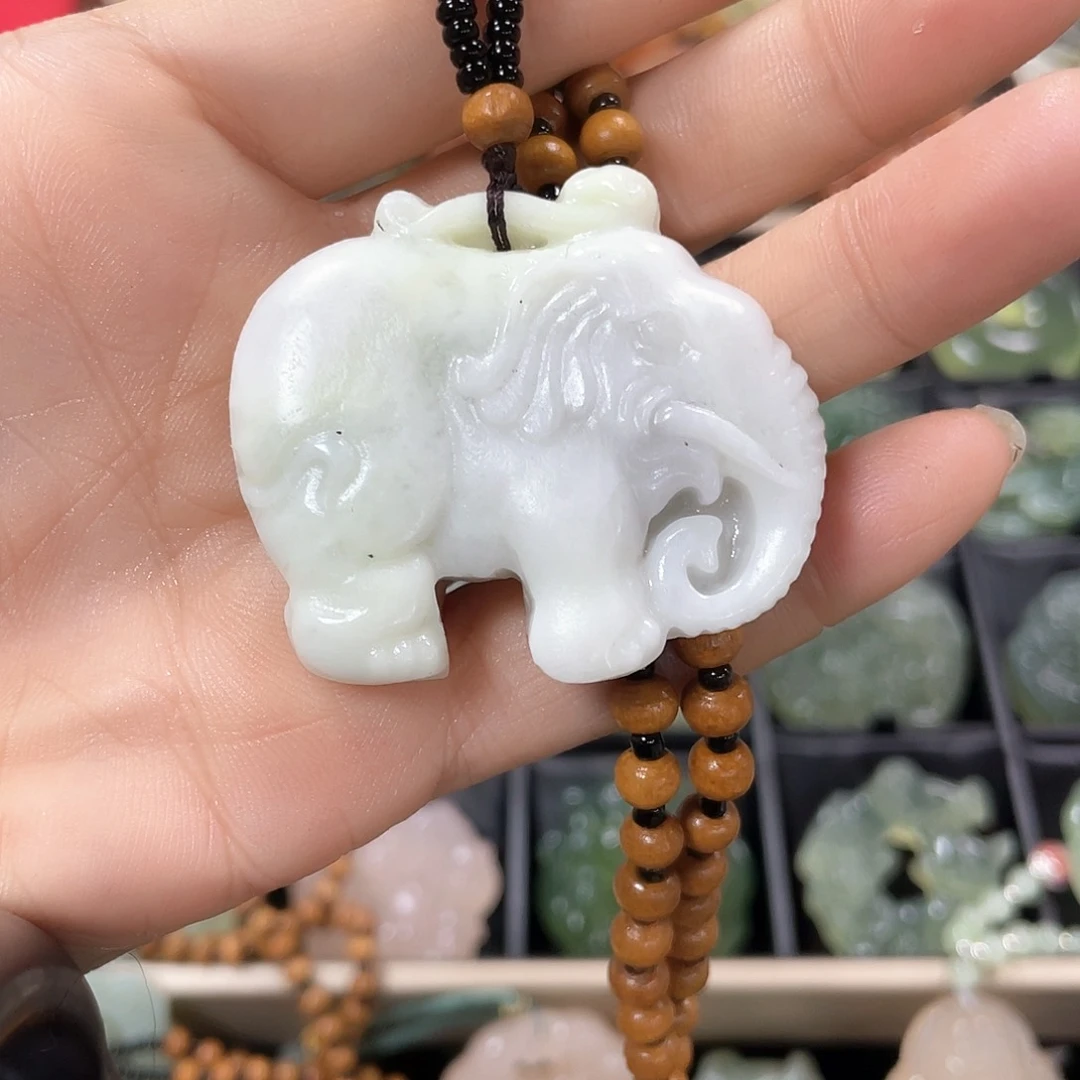 蛇纹石玉颈饰未镶嵌